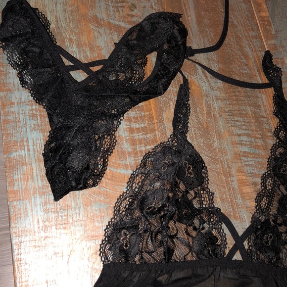 Ravishing lace tie halter nightie - Picture 6 of 8